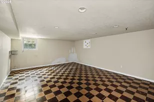 1215 NE 118th Ave, Portland, OR 97220 - Photo 30