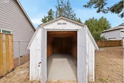 1215 NE 118th Ave, Portland, OR 97220 - Photo 46