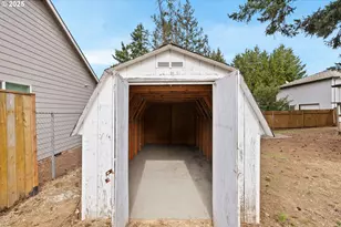 1215 NE 118th Ave, Portland, OR 97220 - Photo 46