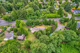 9314 SW Terwilliger Blvd, Portland, OR 97219 - Photo 22