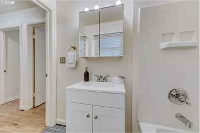 9314 SW Terwilliger Blvd, Portland, OR 97219 - Photo 24