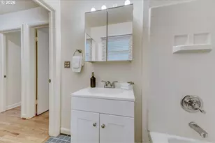 9314 SW Terwilliger Blvd, Portland, OR 97219 - Photo 24
