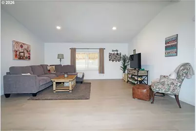 18780 Central Point Rd #19, Oregon City, OR 97045 - Photo 8