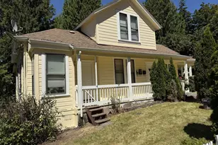 1017 5th St, Oregon City, OR 97045 - Photo 4
