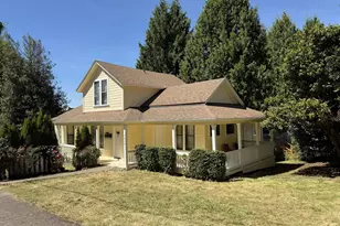 1017 5th St, Oregon City, OR 97045 - Photo 2