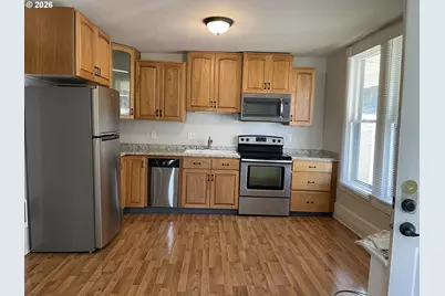1017 5th St, Oregon City, OR 97045 - Photo 6