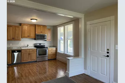 1017 5th St, Oregon City, OR 97045 - Photo 8