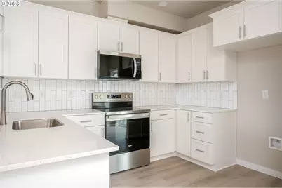 8355 N Newman Ave, Portland, OR 97203 - Photo 14