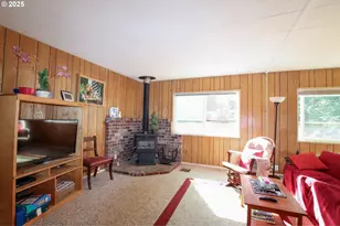 11425 E Mapleton Rd, Mapleton, OR 97453 - Photo 12