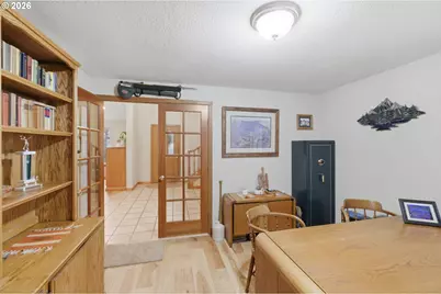 39692 Lacomb Dr, Lebanon, OR 97355 - Photo 8