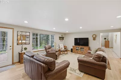 39692 Lacomb Dr, Lebanon, OR 97355 - Photo 12