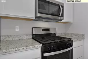 1211 Parkside Ave, Woodburn, OR 97071 - Photo 8