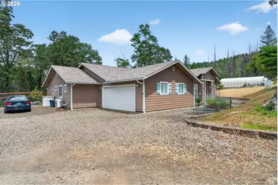 180 Hawkeye Ln, Roseburg, OR 97471 - Photo 2