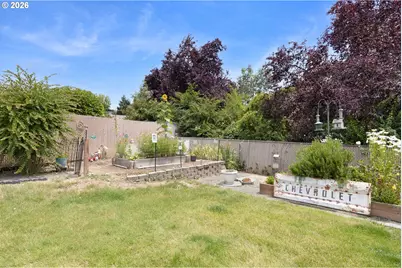 2020 NW Witherspoon Ave, Roseburg, OR 97471 - Photo 12