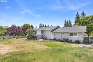 2020 NW Witherspoon Ave, Roseburg, OR 97471 - Photo 10