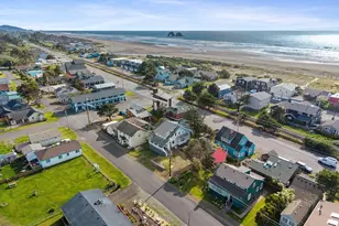 353 S Anchor St, Rockaway Beach, OR 97136 - Photo 2