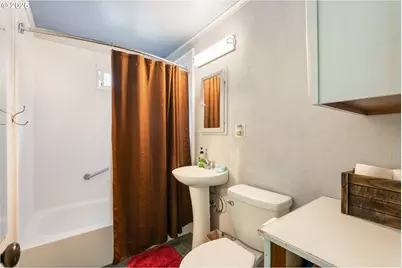 11870 SW 13th St, Beaverton, OR 97005 - Photo 14