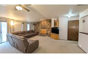 400 S 22nd St, Cottage Grove, OR 97424 - Photo 2