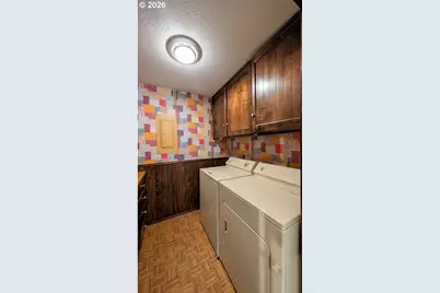 400 S 22nd St, Cottage Grove, OR 97424 - Photo 6