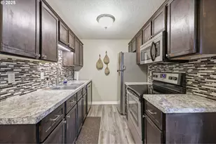 7920 SW Fanno Creek Dr, Tigard, OR 97224 - Photo 4