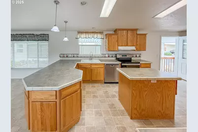 1000 E Central Ave #21, Sutherlin, OR 97479 - Photo 8