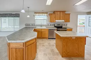 1000 E Central Ave, Sutherlin, OR 97479 - Photo 8