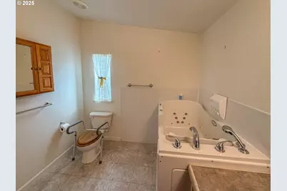 1000 E Central Ave #21, Sutherlin, OR 97479 - Photo 18