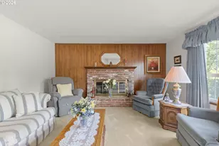 310 Hatton Ave, Eugene, OR 97404 - Photo 10