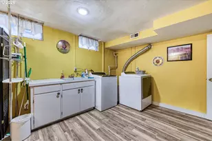 24203 NE Oregon St, Wood Village, OR 97060 - Photo 22