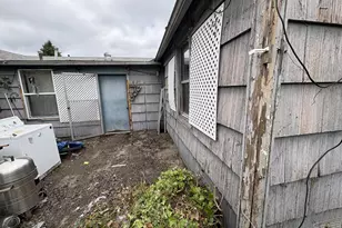 394 S 37th St, Springfield, OR 97478 - Photo 4