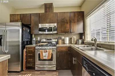 7959 NE Rockne Way, Hillsboro, OR 97006 - Photo 12