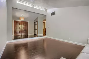 2705 SE Hicklin Ct, Troutdale, OR 97060 - Photo 6