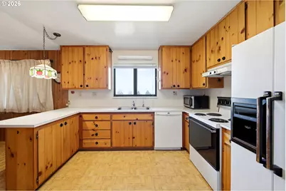 26200 SW Regia Dr, Sheridan, OR 97378 - Photo 14