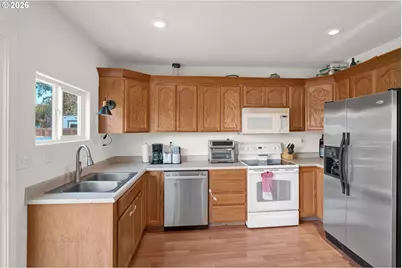 88177 5th St, Veneta, OR 97487 - Photo 8