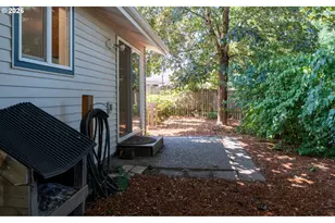 2063 NE 9th Pl, Hillsboro, OR 97124 - Photo 30