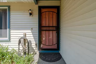 2063 NE 9th Pl, Hillsboro, OR 97124 - Photo 2