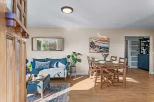 2183 NE 3rd Ave, Camas, WA 98607 - Photo 2