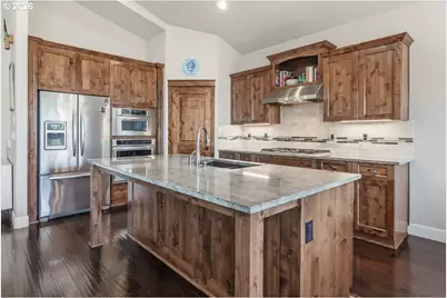 16605 SW Oregon Jade Ct, Beaverton, OR 97007 - Photo 6