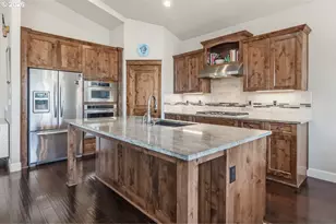 16605 SW Oregon Jade Ct, Beaverton, OR 97007 - Photo 6