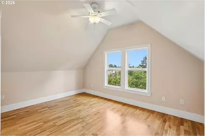 905 NE Holman St, Portland, OR 97211 - Photo 16
