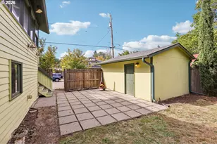 905 NE Holman St, Portland, OR 97211 - Photo 34