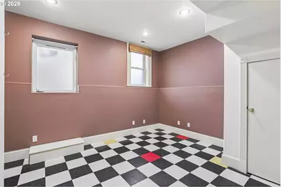905 NE Holman St, Portland, OR 97211 - Photo 24