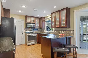 11047 SE Cherry Blossom Dr, Portland, OR 97216 - Photo 6