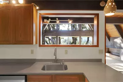 475 Riverview Blvd, Springfield, OR 97477 - Photo 12