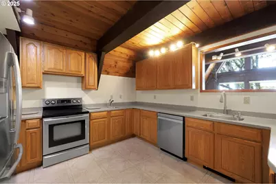 475 Riverview Blvd, Springfield, OR 97477 - Photo 8