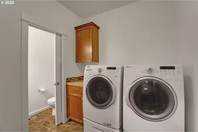 3853 SE 181st Pl, Portland, OR 97236 - Photo 8