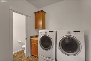 3853 SE 181st Pl, Portland, OR 97236 - Photo 8