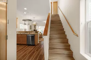 9217 N Macrum Ave, Portland, OR 97203 - Photo 4