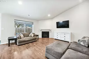 632 N 5th St, Creswell, OR 97426 - Photo 8