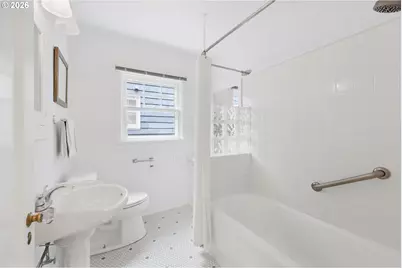5558 SE Stark St, Portland, OR 97215 - Photo 20